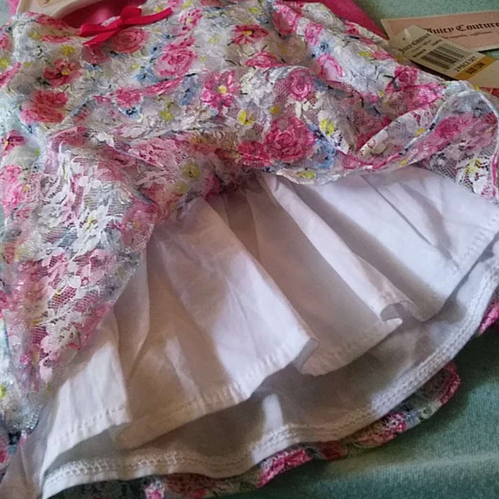 Clothes - Picture 5 of 9